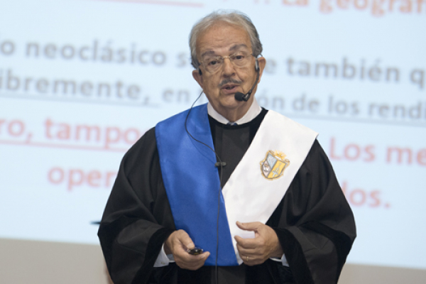 Cuadrado-Roura investido Doctor Honoris Causa por varias universidades de Ecuador