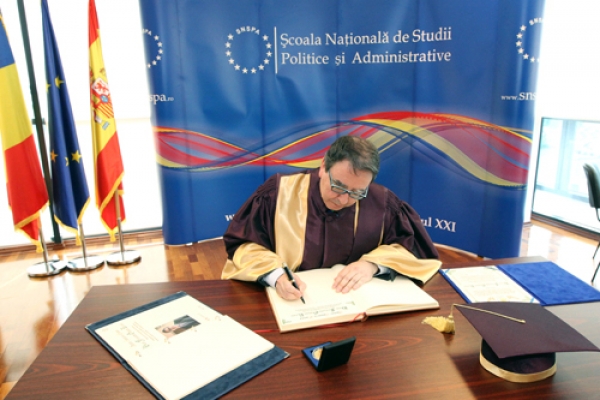 Doctorado Honoris Causa concedido al rector Galván en Bucarest