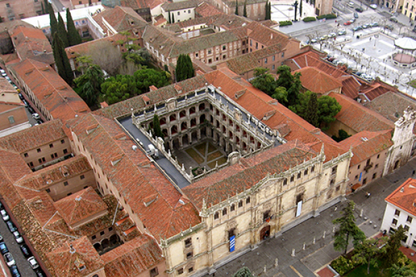 La Manzana Cisneriana es declarada Bien de Interés Cultural y la restauración de la fachada, premio de la Fundación de Casas Históricas y Singulares