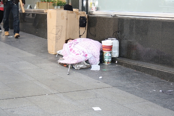 Las personas sin hogar valoran más negativamente su imagen que el resto de la sociedad