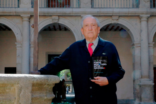 Pablo Martín-Aceña, Premio del Consejo Social: 'Si el FMI no existiera habría que inventarlo'