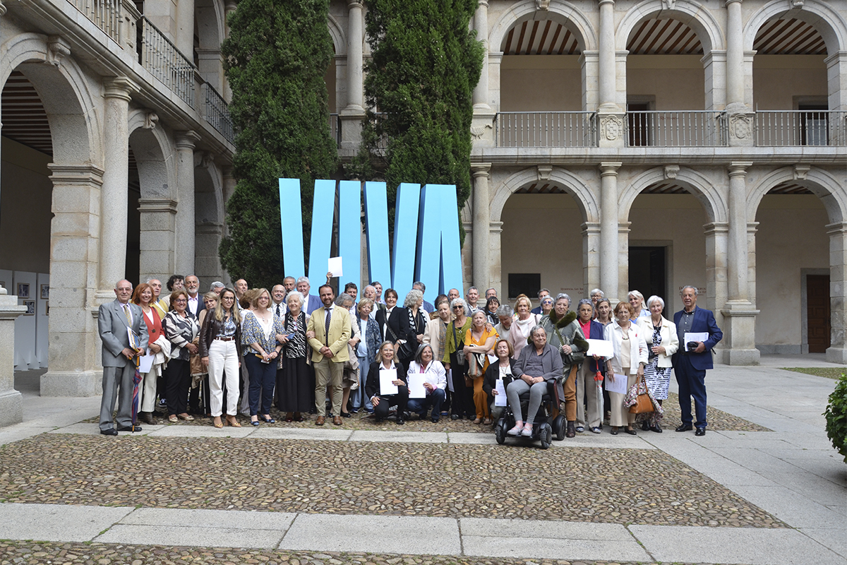 Graduación de los estudiantes del Aula de Humanidades de la Universidad de Mayores en colaboración con el Ayuntamiento de Guadarrama