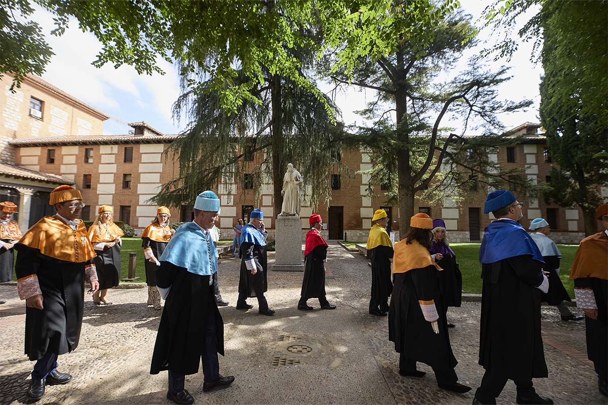 La comitiva académica recorrerá mañana las calles del centro de Alcalá para celebrar la apertura del nuevo curso