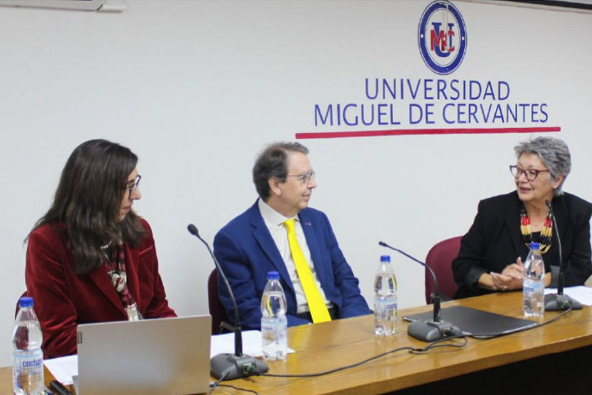 El rector emérito Fernando Galván, doctor honoris causa por la Universidad Miguel de Cervantes de Chile