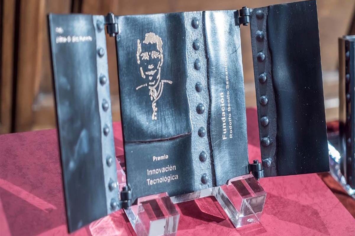 La Fundación Rodolfo Benito Samaniego homenajea a las víctimas del terrorismo en sus Premios anuales que entregó en el Paraninfo