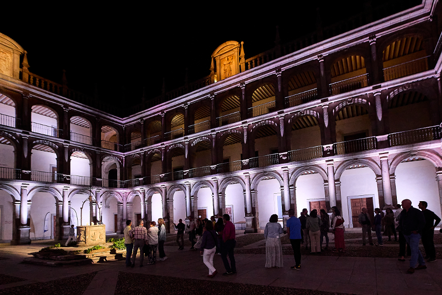 La Universidad de Alcalá celebró la Noche del Patrimonio con una visita guiada nocturna