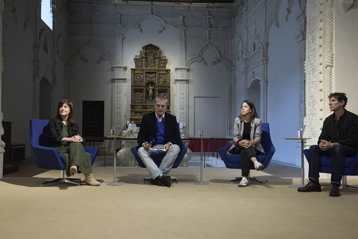 Mesa redonda periodistas