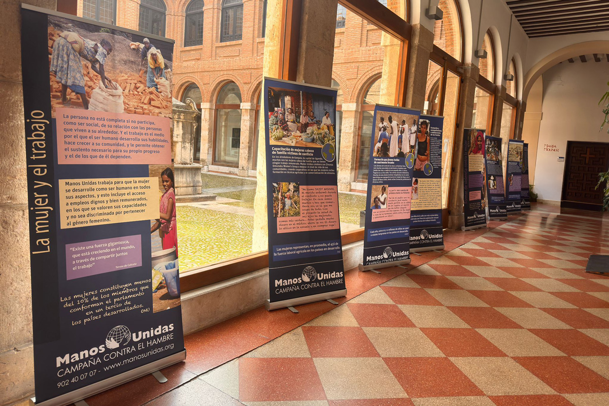 La UAH acoge la exposición ‘El mundo en femenino’ de Manos Unidas 