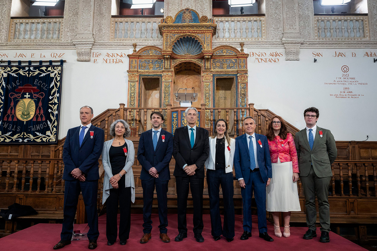 José Vicente Saz otorga las Medallas de Plata de la UAH en su último acto como rector 