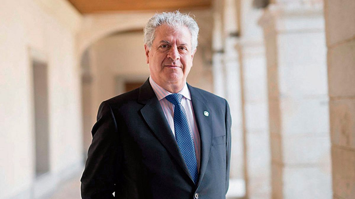 La Universidad de Alcalá realiza un homenaje sorpresa al profesor emérito Javier Rivera Blanco