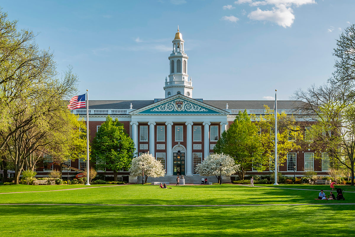 La UAH entrega el Premio Campus Patrimonio a la Universidad de Harvard