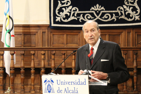 La Universidad de Alcalá homenajea a Conrado Durántez, fundador de la Real Academia Olímpica Española