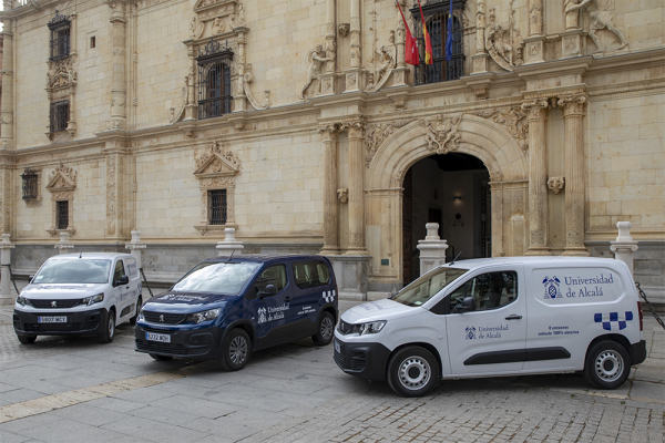La Universidad de Alcalá renueva su parque móvil con la adquisición de 8 vehículos eléctricos