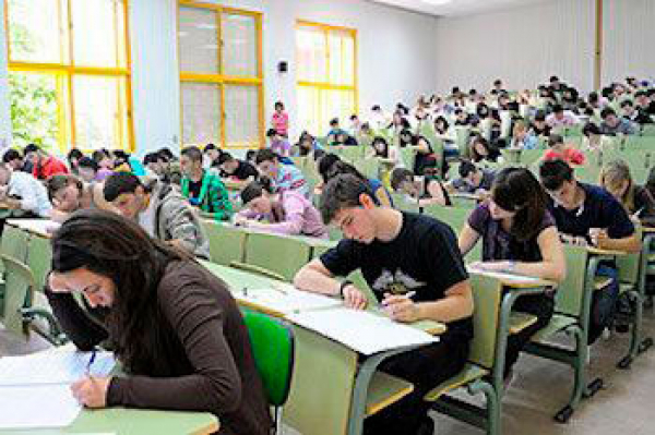Más de 4.000 alumnos tienen cita con la EvAU o EBAU en la Universidad de Alcalá
