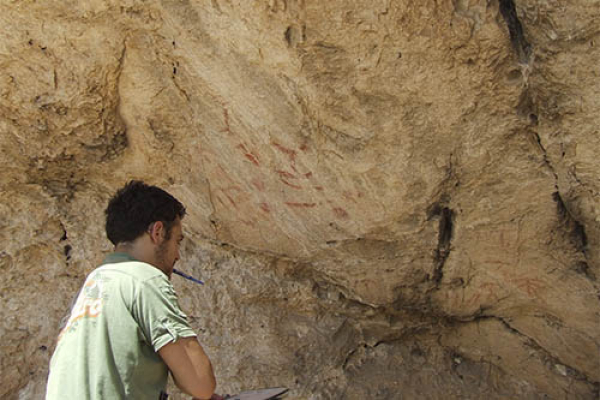 ¿Quiénes pintaron las pinturas rupestres en la cueva de Los Machos en Granada?