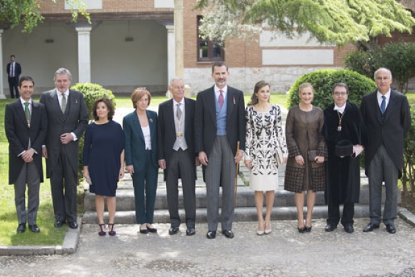 Eduardo Mendoza recibió el Premio Cervantes de manos de Su Majestad el Rey en el Paraninfo de la UAH