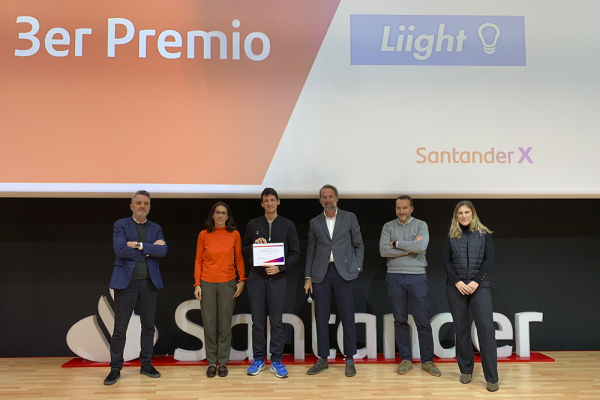 Un AlumniUAH gana el premio Santander X Award Spain