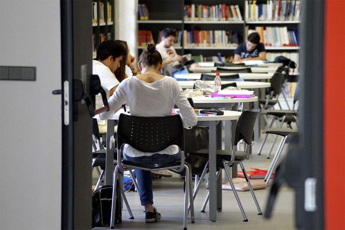La Universidad de Alcalá convoca becas de ayuda al estudio para alumnos con condiciones socioeconómicas desfavorables