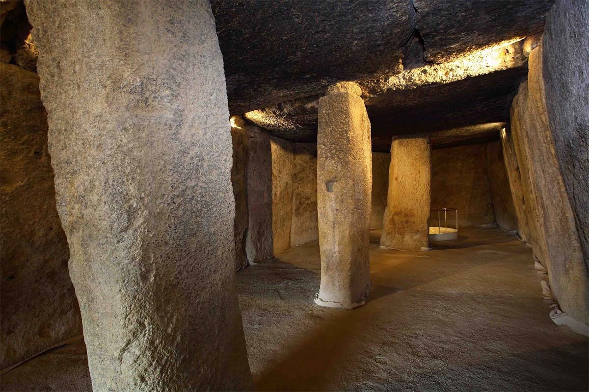 Interior dolmen de Menga