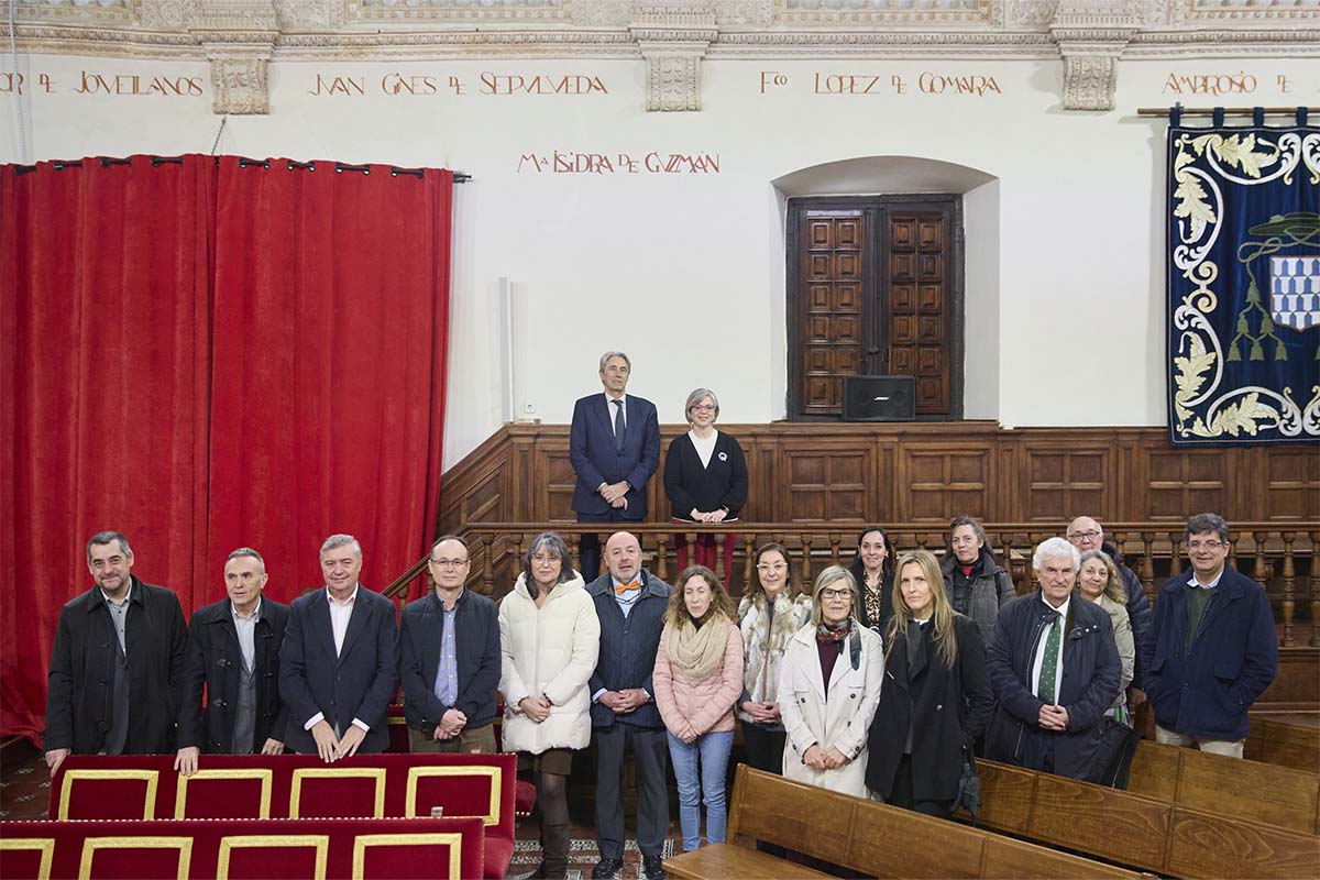 El nombre de María Isidra de Guzmán se incorpora a la lista de los ilustres personajes que adornan las paredes del Paraninfo