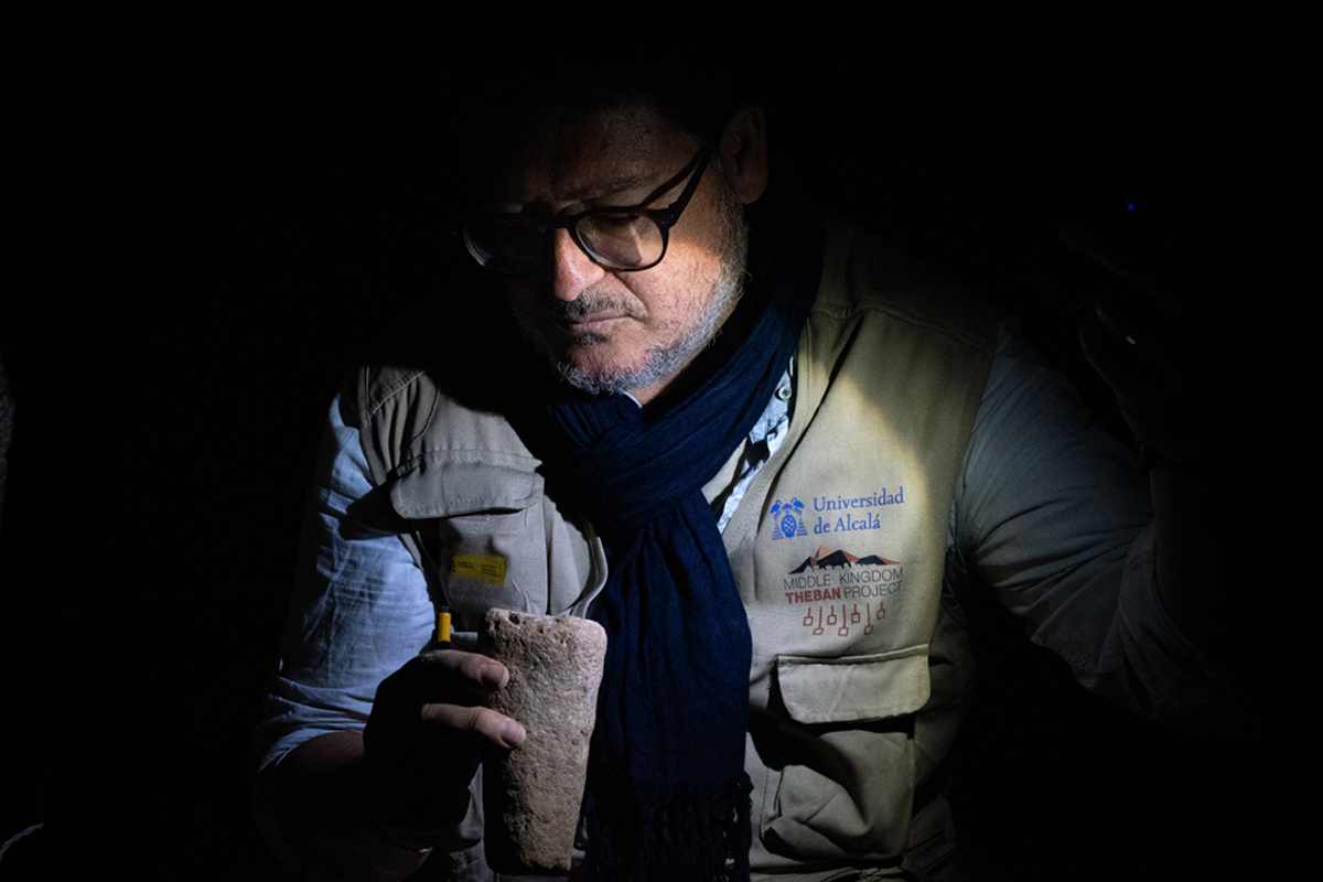 La UAH y Middle Kingdom Theban Project excavan el pasado de Egipto: recuperan pinturas inéditas y reconstruyen el sarcófago de un visir
