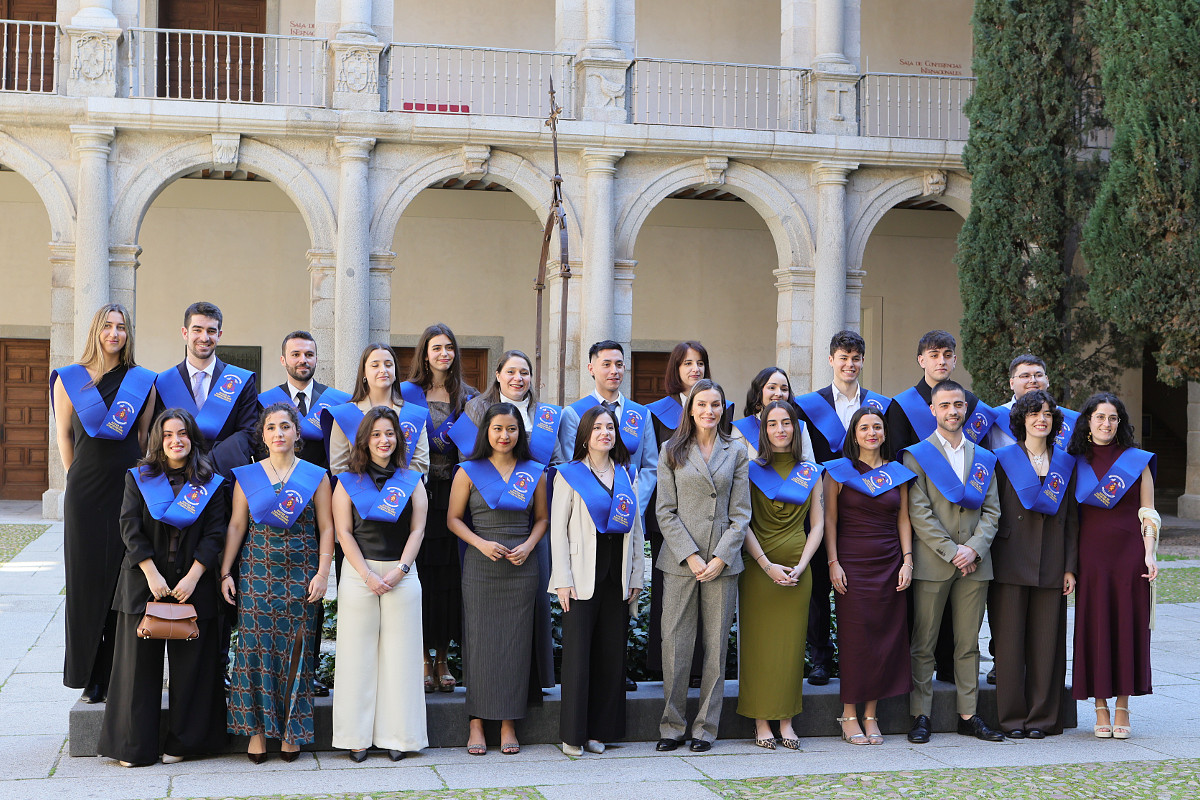 Su Majestad la Reina clausura la tercera edición del Máster de Reporterismo Internacional de la UAH y RTVE Instituto