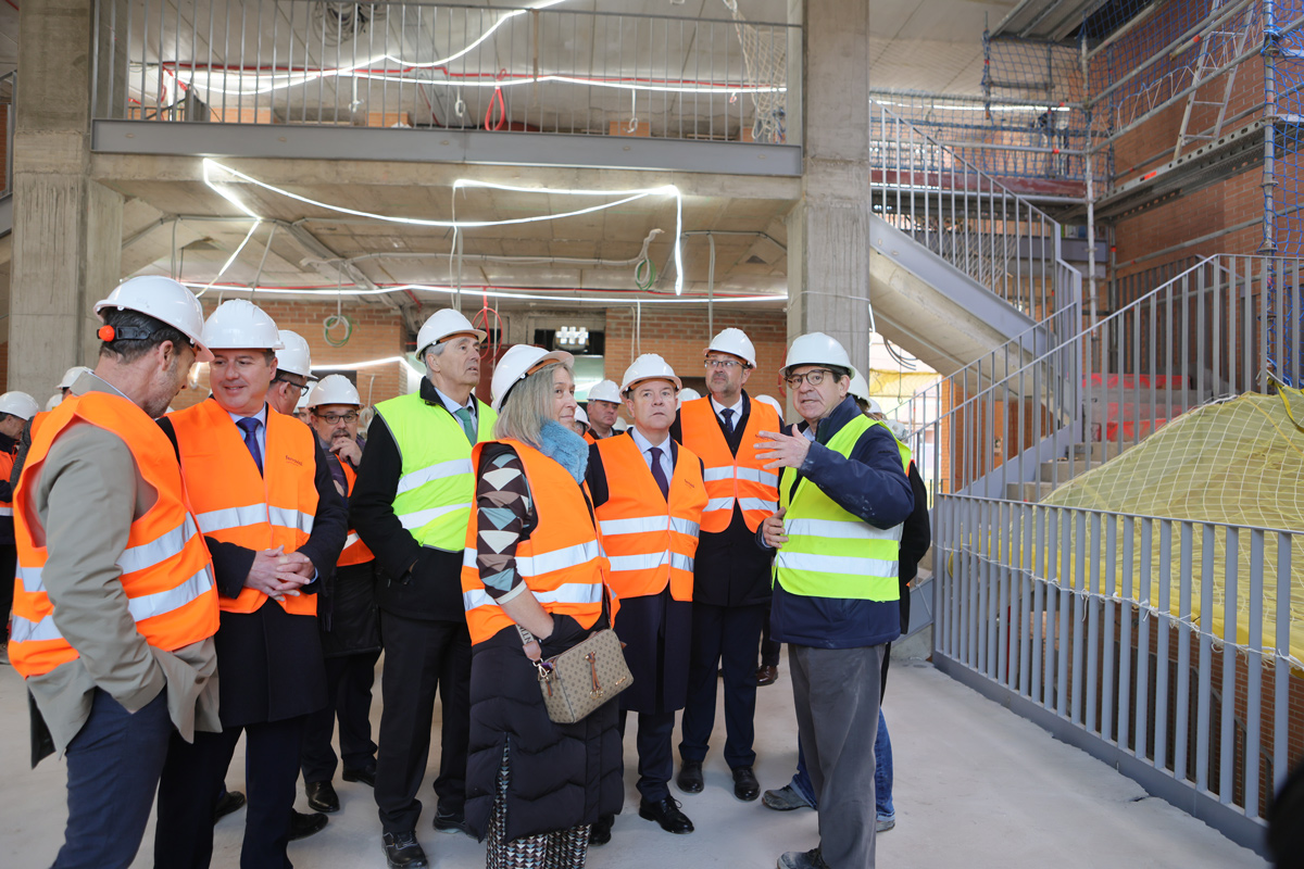 El rector de la Universidad de Alcalá y el presidente de Castilla-La Mancha visitan el nuevo campus de Las Cristinas en la recta final del proyecto