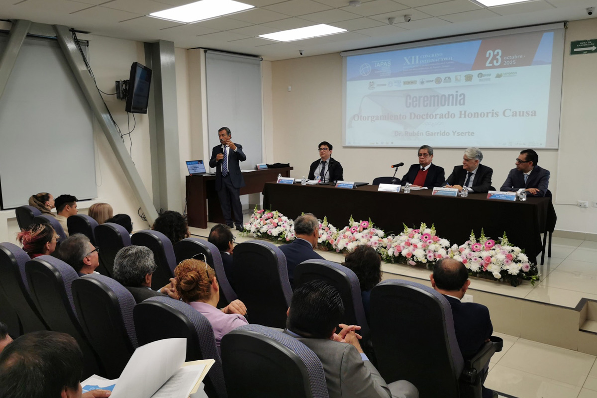 portada-honoris-causa portada-honoris-causa